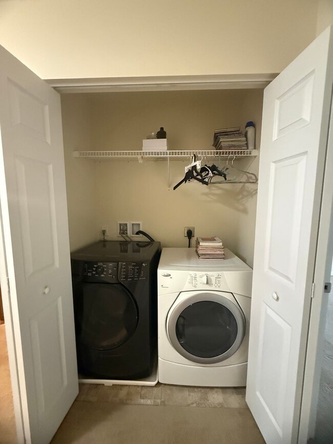 Building Photo - FOR RENT-Available Now! 3 Bed / 2.5 Bath Town-home