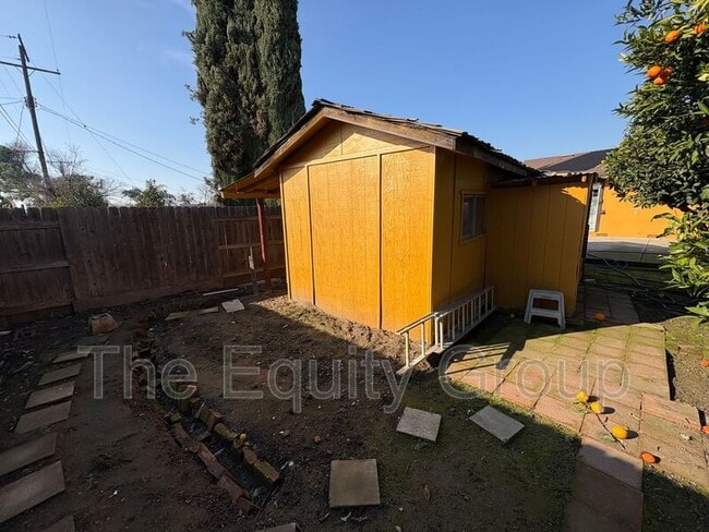 Building Photo - 1413 W Cambridge Ave