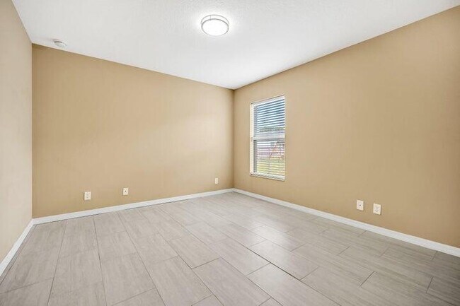 Building Photo - 1355 SW Porter Rd