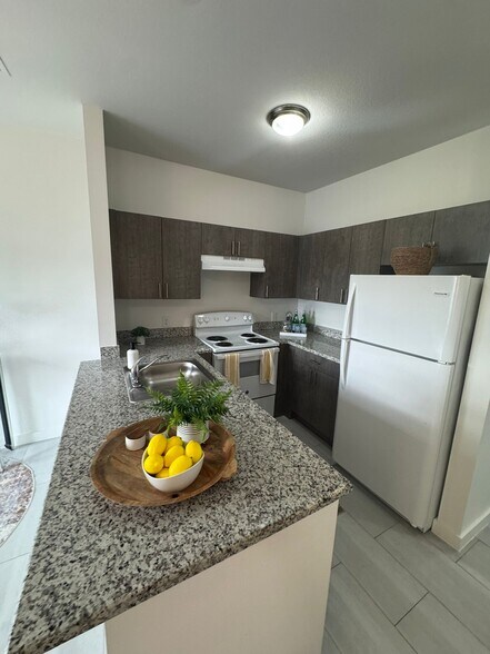 Primary Photo - 7581 W 4th Ct