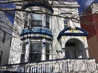 Building Photo - 131 6th Ave