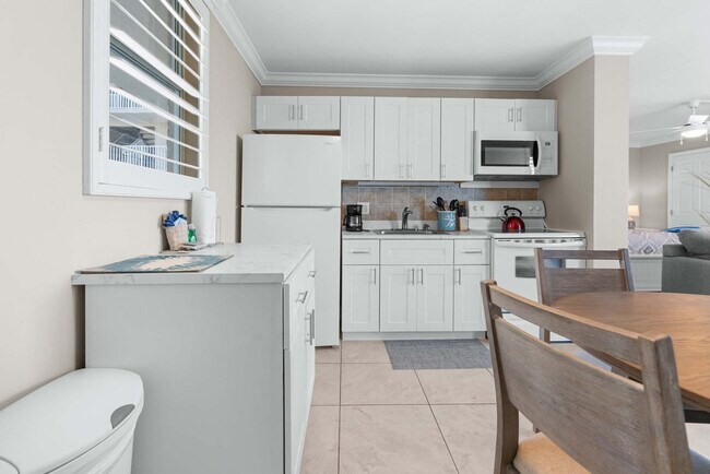 Building Photo - 5600 Bonita Beach Rd SW