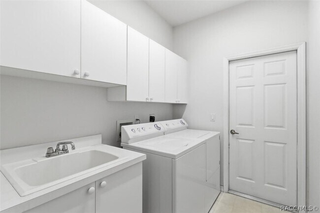 Building Photo - 215 W Mickey Mantle Path