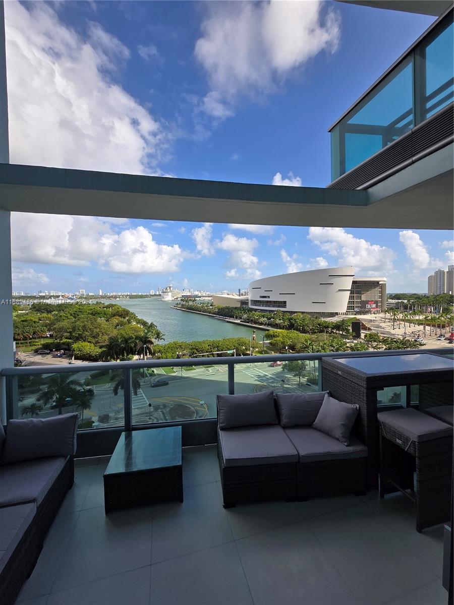 Building Photo - 900 Biscayne