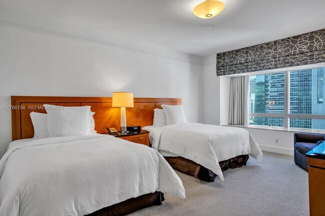 Building Photo - 1435 Brickell Ave