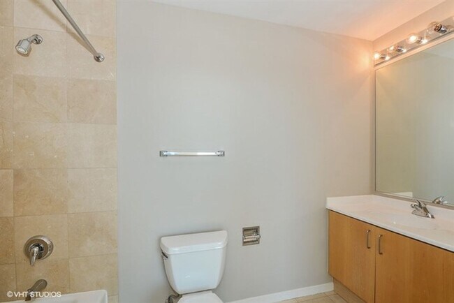 Building Photo - 600 N Kingsbury St