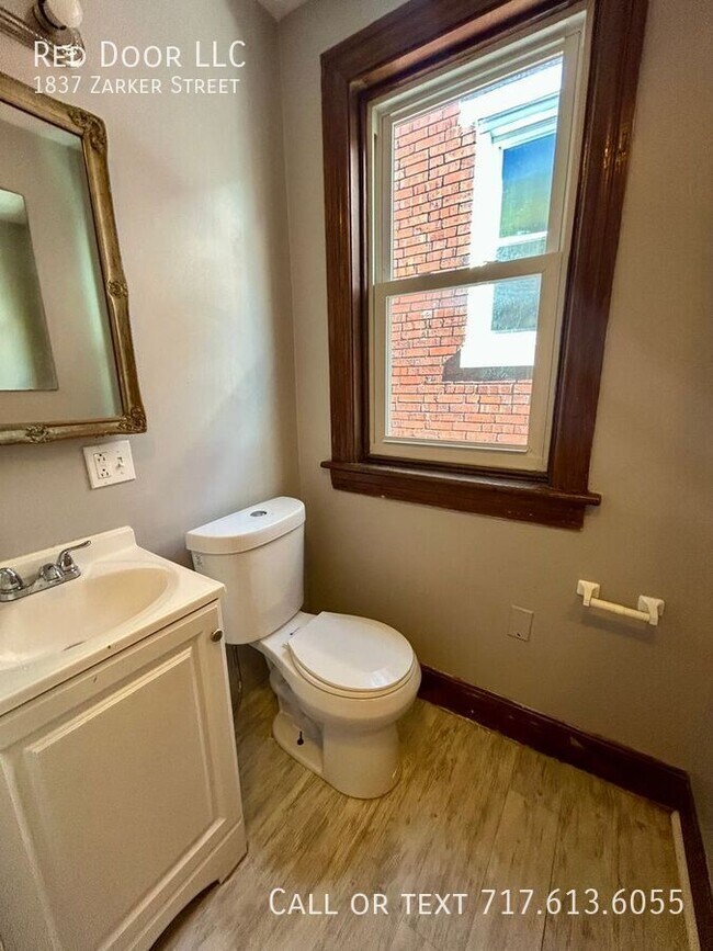 Building Photo - 1837 Zarker St