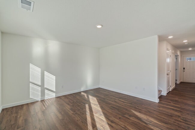 Building Photo - 7650 Belhaven Ln
