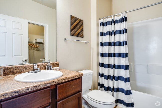 4BR, 4BA - 1,538SF - Parkway Place Apartments - Historical Acess