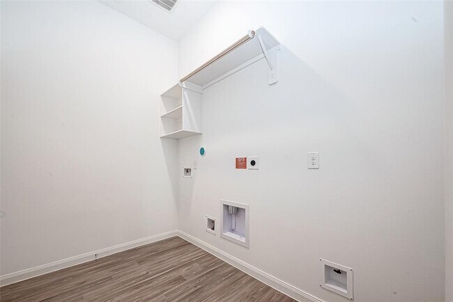 Building Photo - 3926 Sugardale St