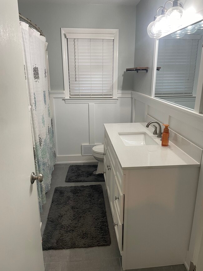 Building Photo - 1424 Longview Ave