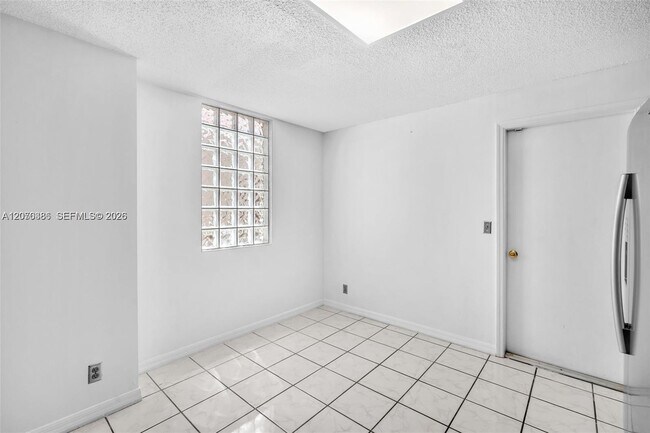 Building Photo - 800 Sorrento Dr