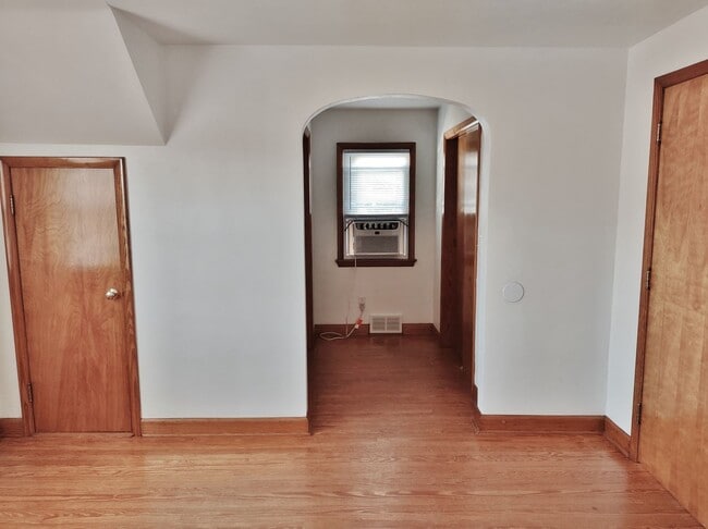 Building Photo - 4 Bed / 2 Bath Single Family Home