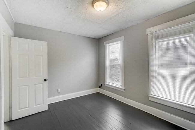Building Photo - 64 E Innis Ave