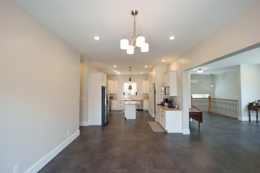 Building Photo - 60 Madison Dr