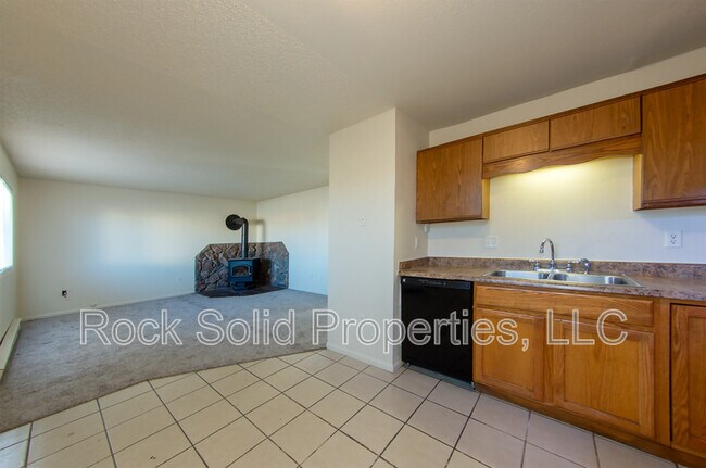 Building Photo - 1825 Edgewater Ave