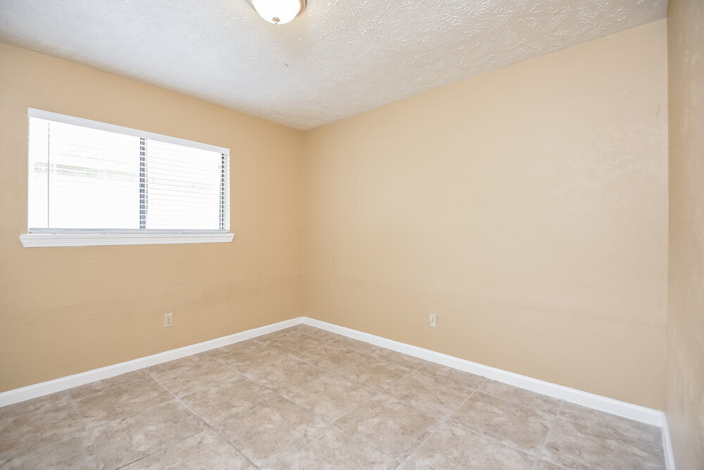 Building Photo - 14606 Leacrest Dr
