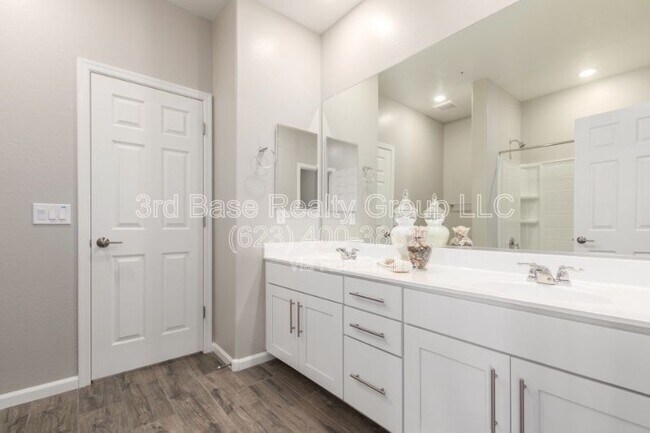 Building Photo - 21242 W Wilshire Dr