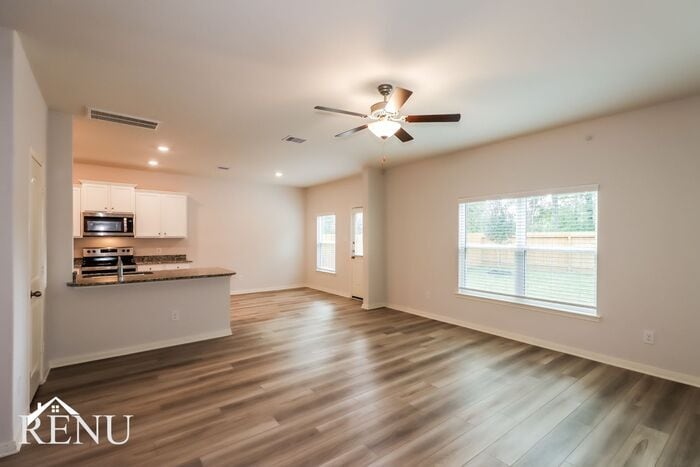 Building Photo - 10410 Sweetwater Creek Dr