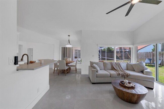 Building Photo - 9585 Carousel Cir S