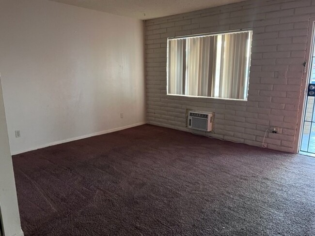 Building Photo - 1 Bedroom Economy Apartment Old Bullhead