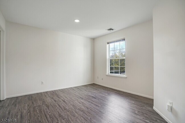 Building Photo - 16 Lagoon Way