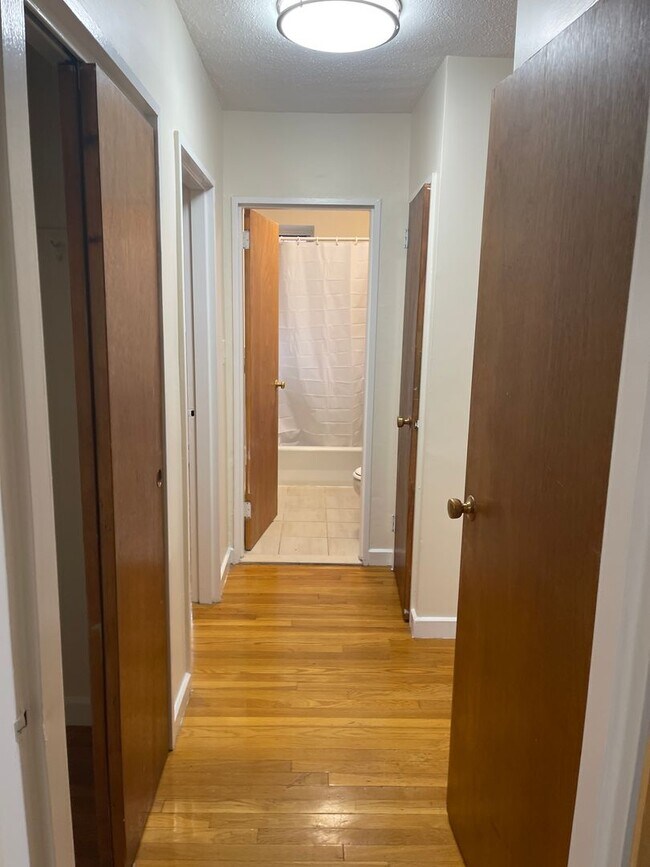 Building Photo - Free month COOLIDGE CORNER, Noce renovated 2 bed in small building,  Utilities INC, Pets Ok NO LEAD!