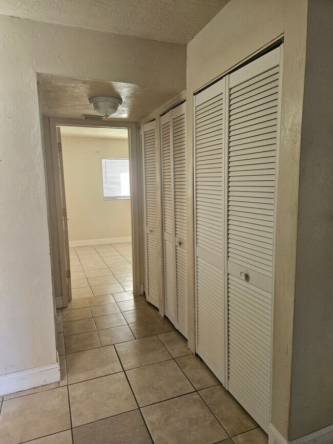 Building Photo - 1 BEDROOM 1 BATH NEWLY RENOVATED CONDO