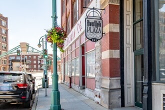 Building Photo - Modern Downtown Milwaukee Condo for Rent