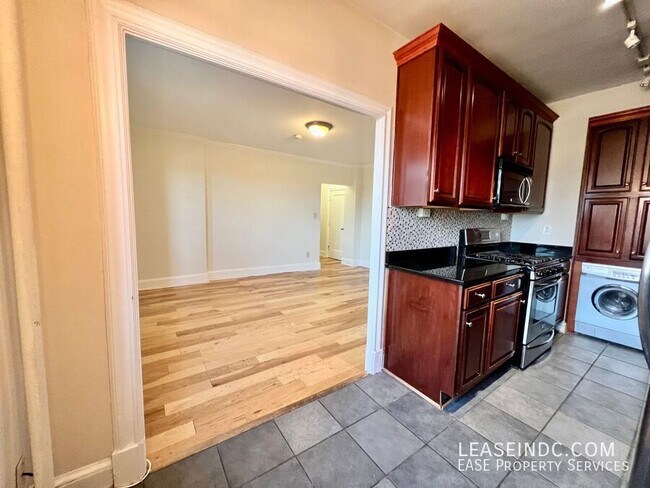 Building Photo - 3010 Wisconsin Ave NW