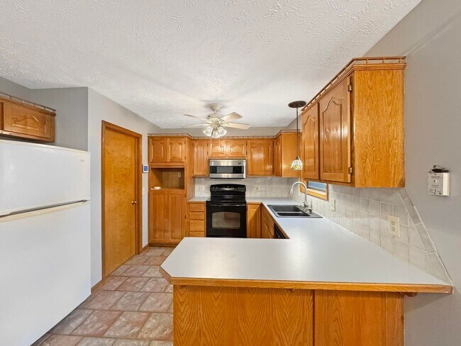 Building Photo - 303 S Suburban Ave