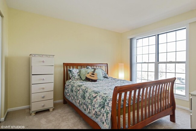 Building Photo - 544 W Parkside Dr