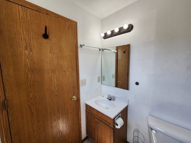 Building Photo - 133 Leffert St