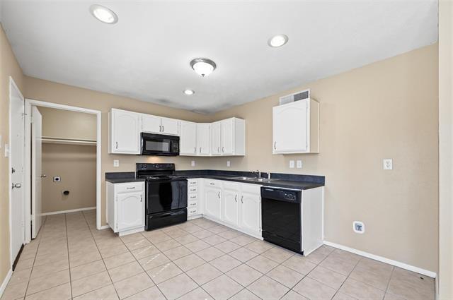 Building Photo - 512 White Oak St