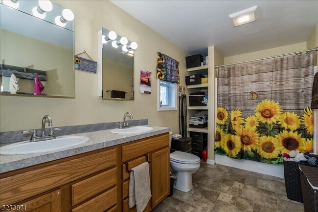 Building Photo - 153 Stag Hill Rd