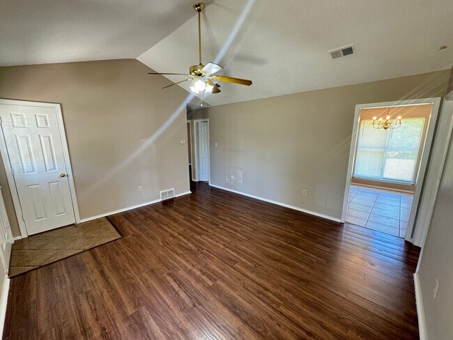 Building Photo - Charming 3-Bedroom Home in Horn Lake-Comfort & Convenience Await!