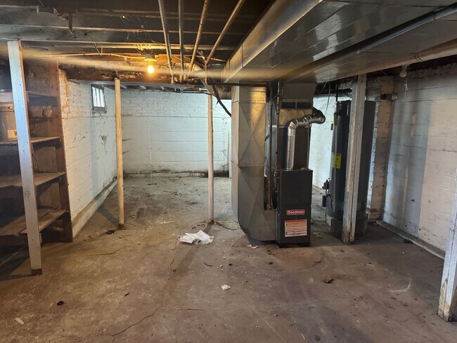 Building Photo - Bluff Street 708-710