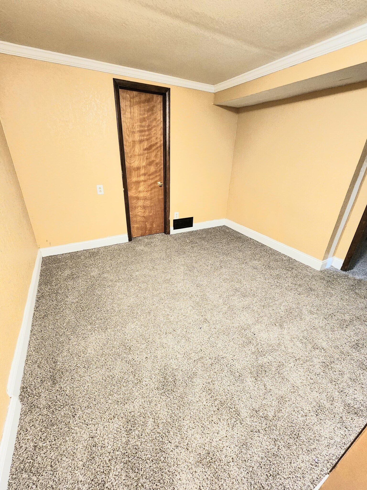 Basement level rooms - 7325 N Brooklyn Ave