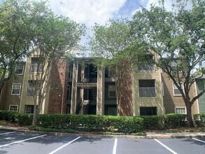 Building Photo - Beautiful 2/2 in an amazing secure community