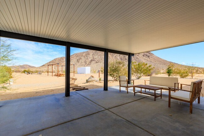 Building Photo - Beautiful 5 Bedroom 4 Bathroom with AMAZING VIEWS!!