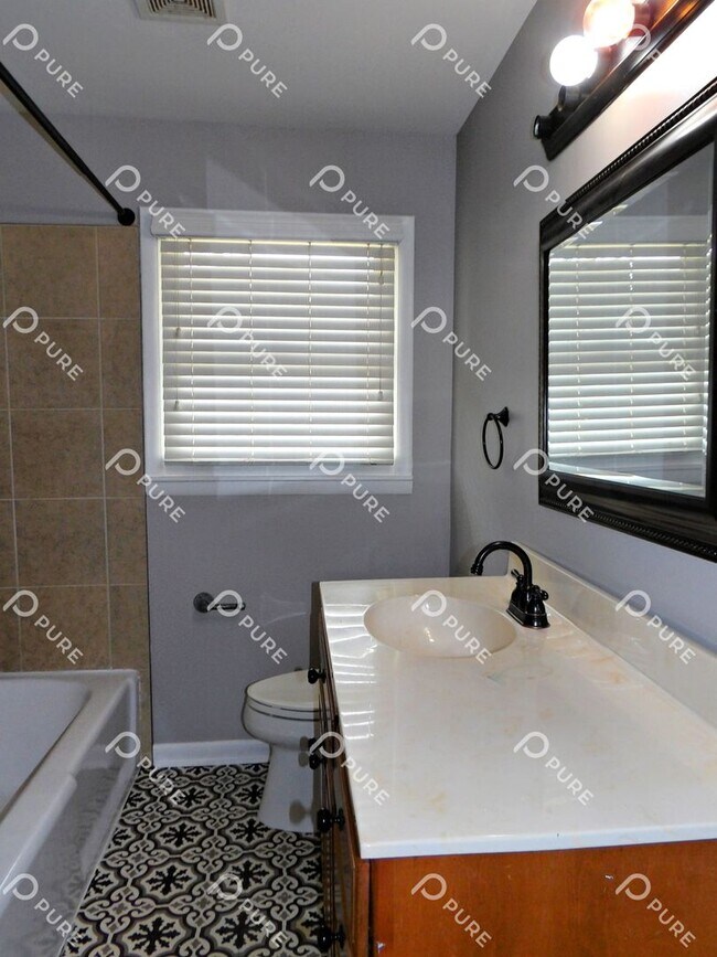 Building Photo - 1717 Haynes Ave NE