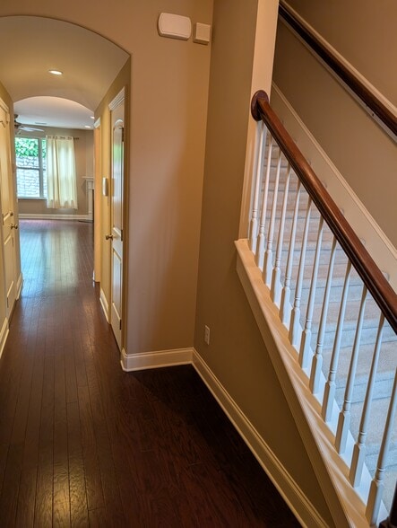 Building Photo - 419 Waterbrook Dr