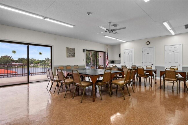 Building Photo - 102 Amherst Ln