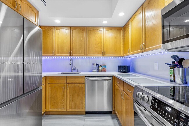 Building Photo - 5600 Collins Ave