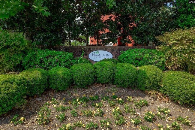 Building Photo - Move-In Ready Townhouse in Hampton Forest!