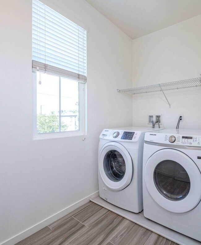 Building Photo - Modern, Move-In Ready Home with Attached 2-Car Garage