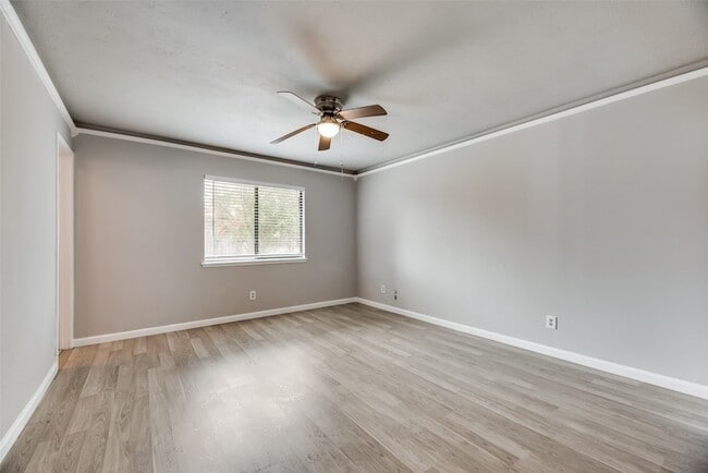 Building Photo - 713 Sunny Slope Dr