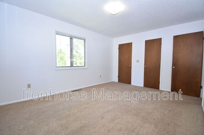 Building Photo - 411 N 16th Ave