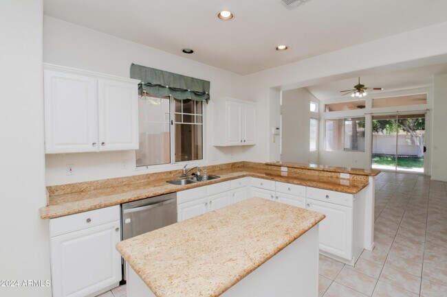 Building Photo - 1375 W Musket Way