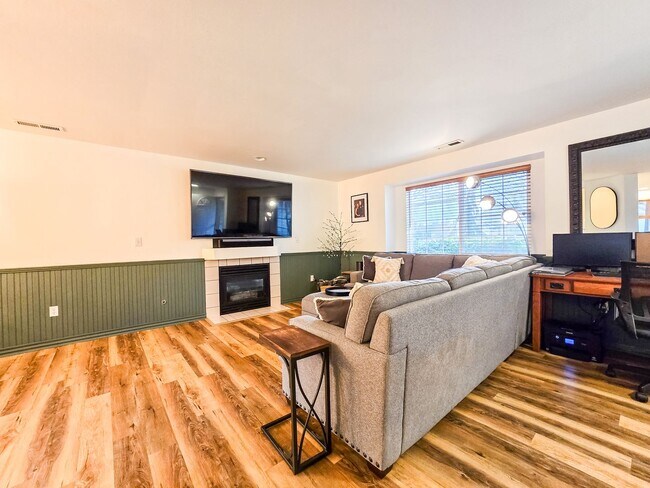 Building Photo - Gleneagle Rambler